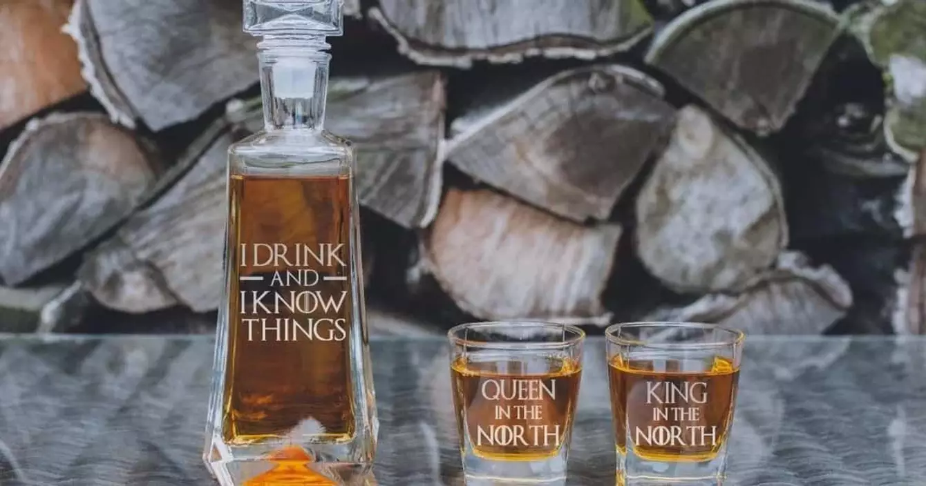 games-of-thrones-de-verres-a-whisky-et-sa-carafe