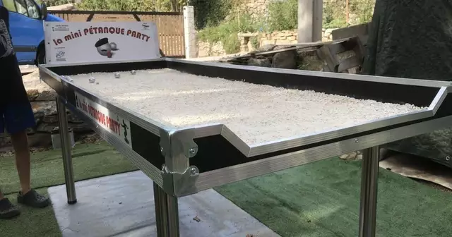 jeu-petanque-table
