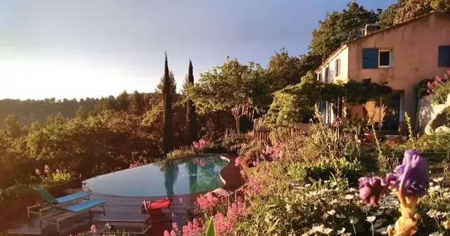 maison-4-voyageurs-piscine-evenos