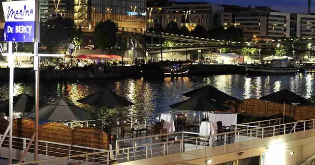 peniche-paris-le-ponton-marina-de-paris