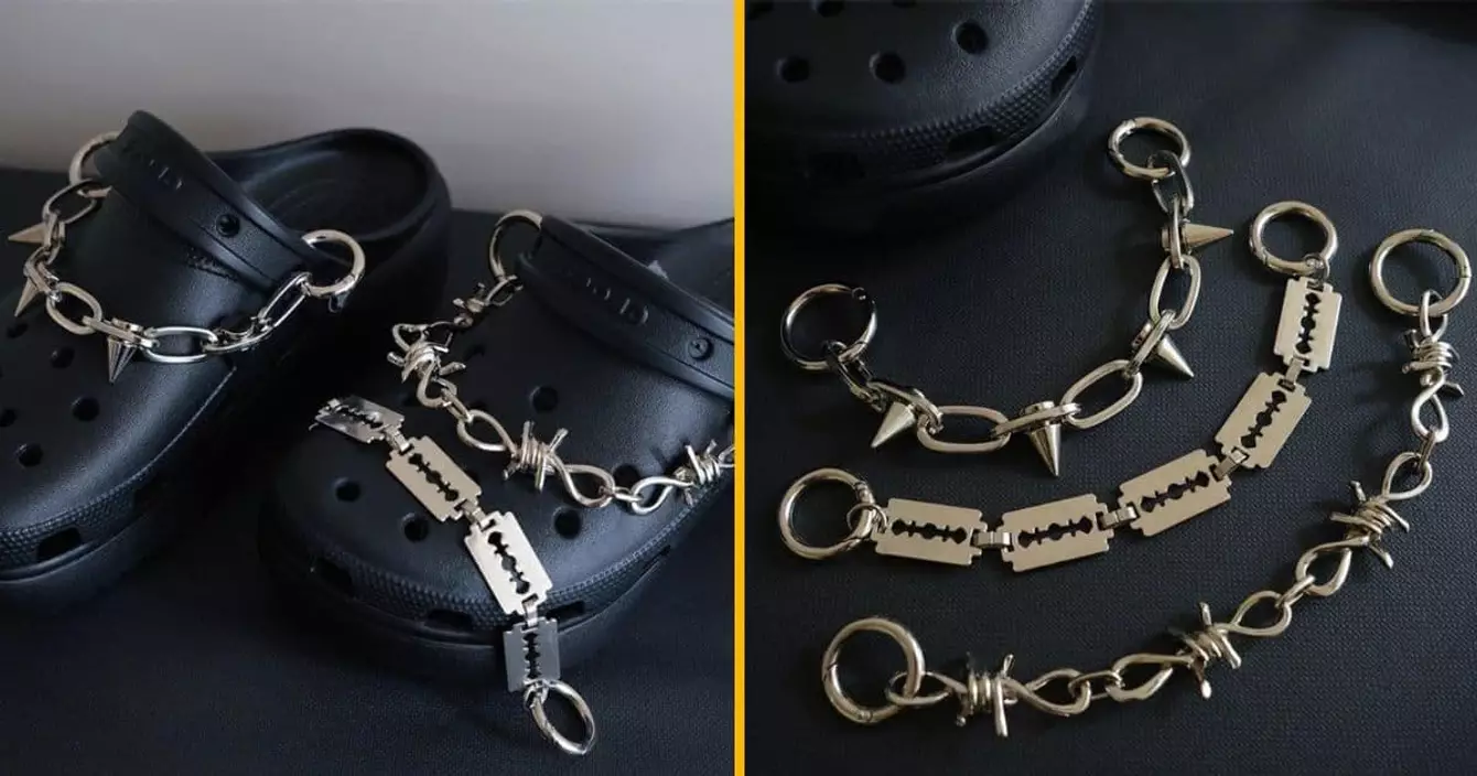 paire-crocs-gothiques