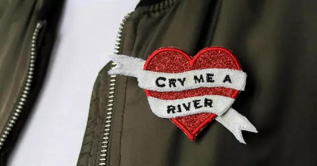 broche-cry-me-a-river