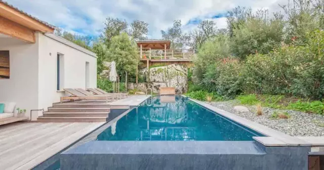 villa-piscine-chauffee-corse