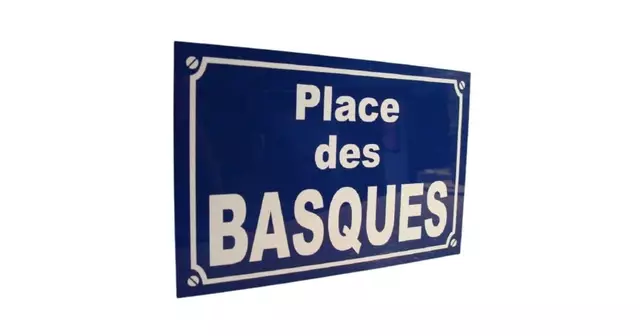 plaque-nom-rue-place-basques