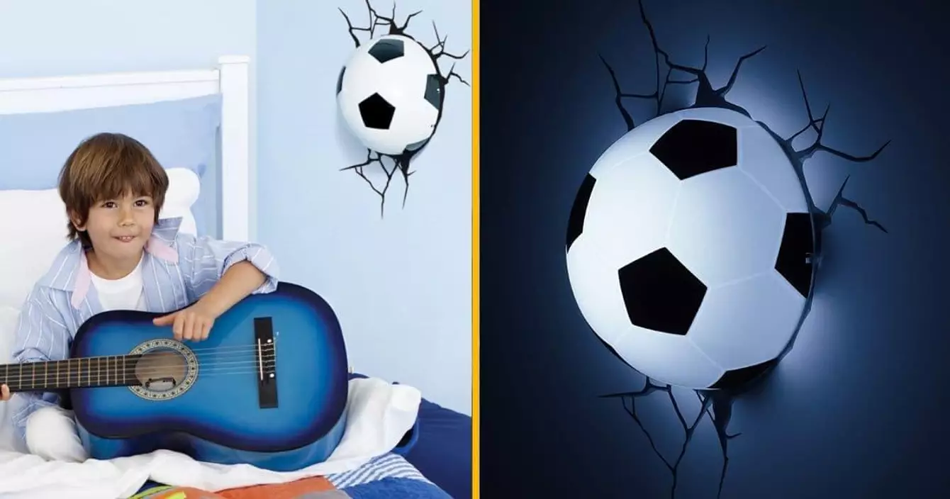 un-ballon-mural-illumine-pour-une-deco-100-foot