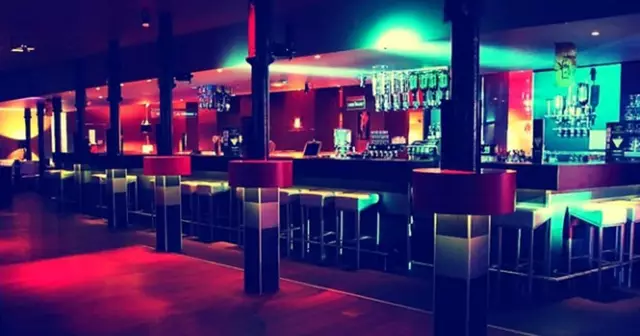 bar-privatisable-smile-club