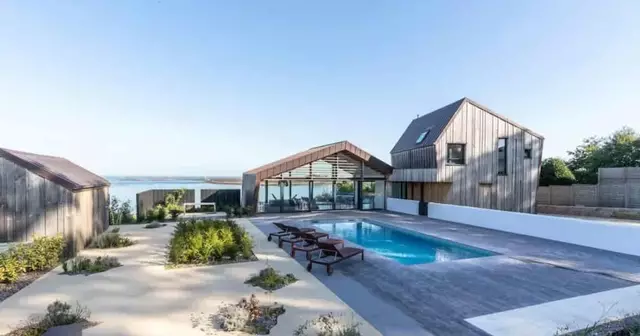 maison-front-mer-piscine-jacuzzi-bretagne