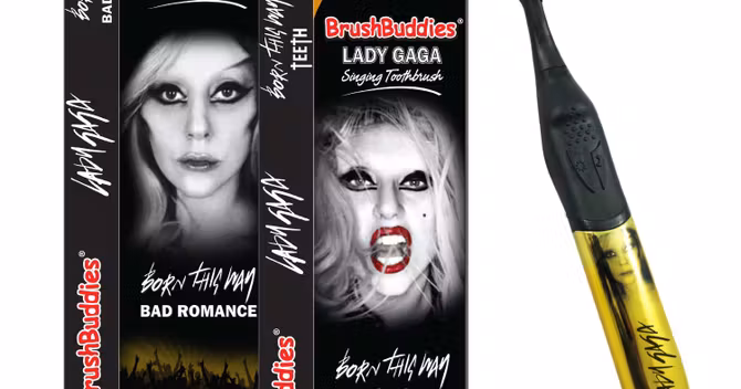 lady-gaga-brosse-dent