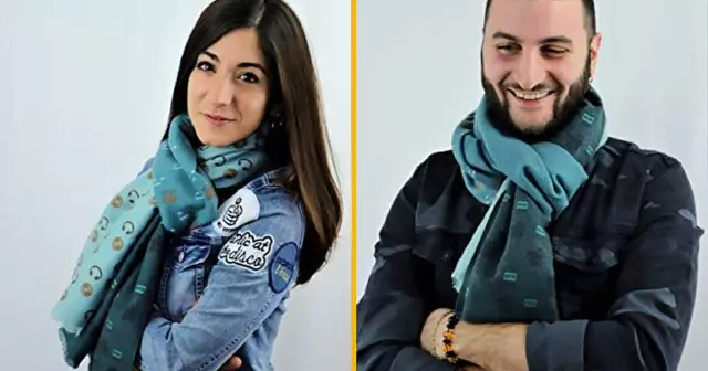 echarpe-bleue-petits-motifs