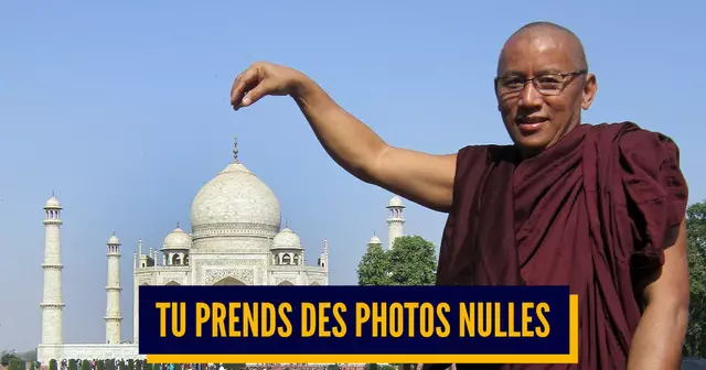 Tourist_in_Taj_Mahal