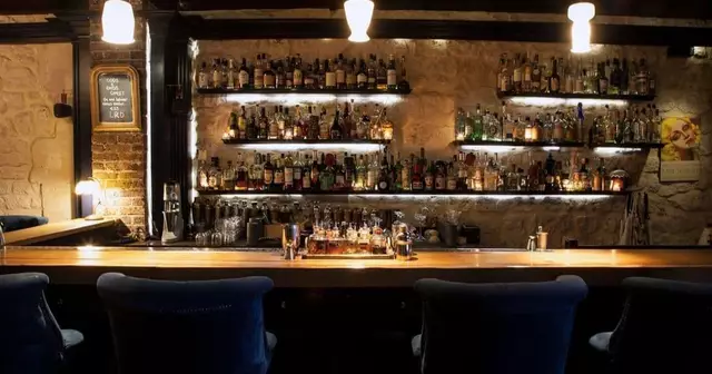 bar-cocktails-paris-little-red-door