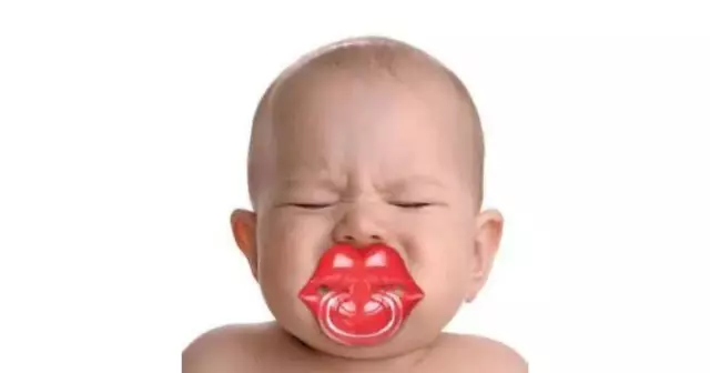 tetine-levres-pulpeuses