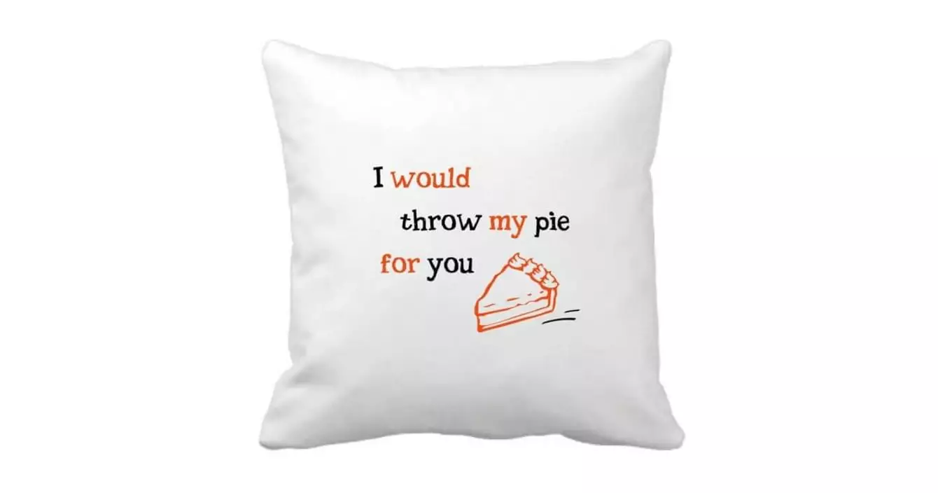 coussin-je-jetterai-ma-tarte-pour-toi-orange-is-the-new-black