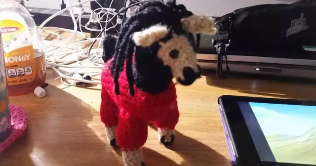 modele-crochet-kuzco-lama