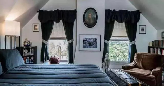 nuit-chambre-hantee-fille-robe-jaune