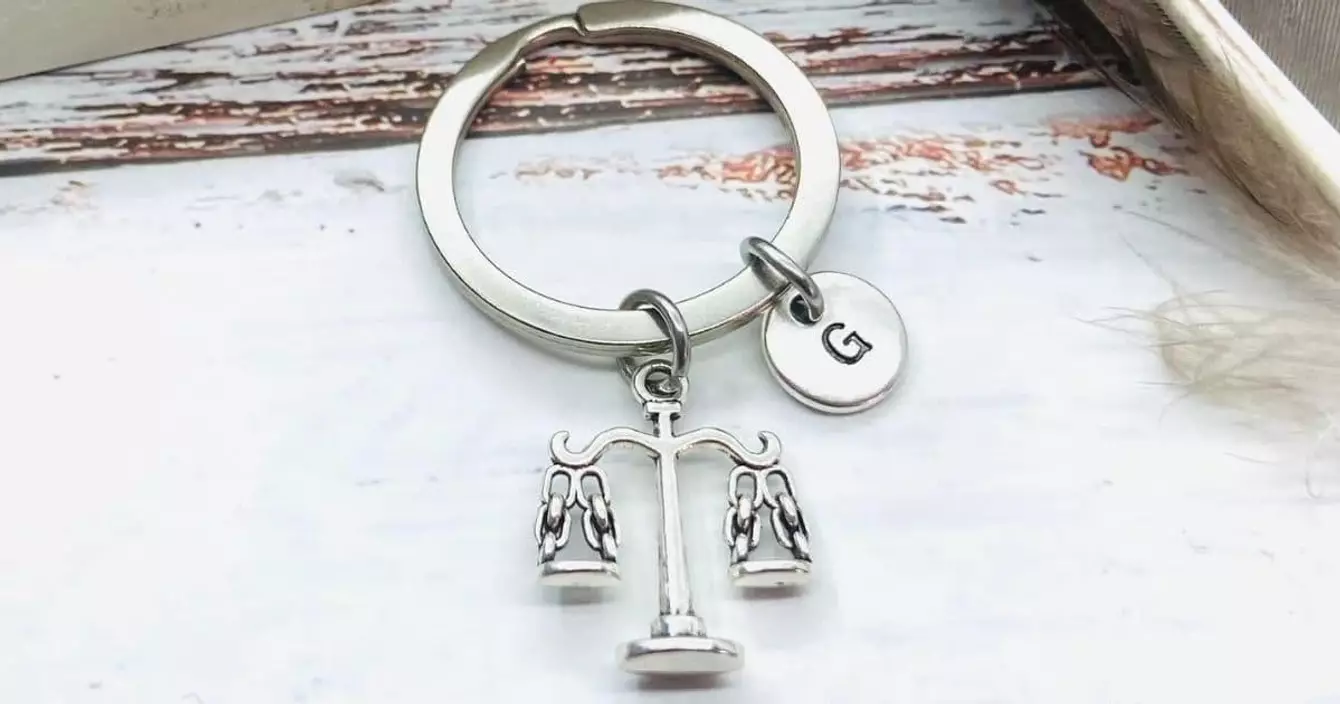 porte-cle-balance-justice