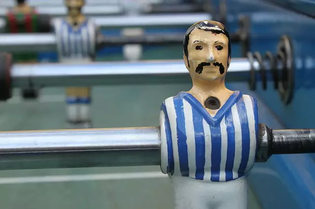 800px-Fussball_Player