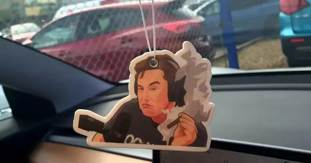 desodorisant-voiture-elon-musk