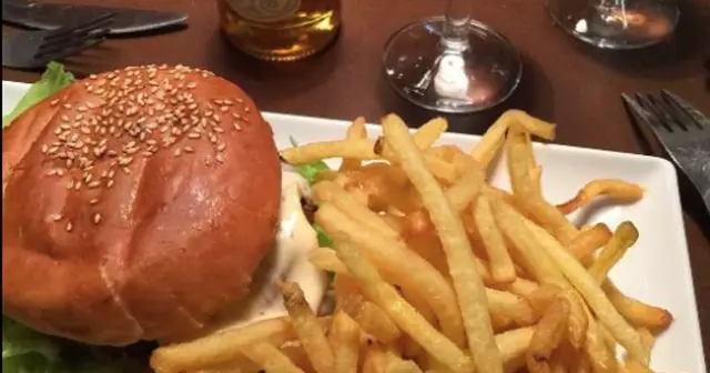 restaurant-manger-burger-vegetarien-a-pairs-scoop-cafe