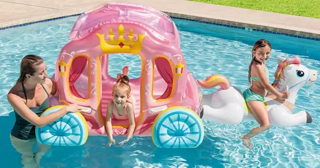 carrosse-princesse-gonflable-geant