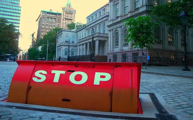 800px-City_Hall_underground_barricade