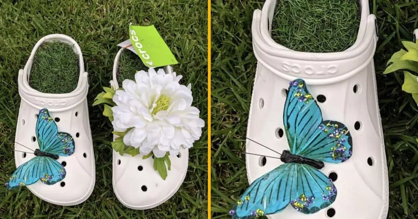 paire-crocs-champetre-herbe