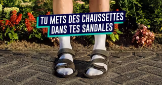UNE_VOYAGE_allemand-sandales-chaussettes