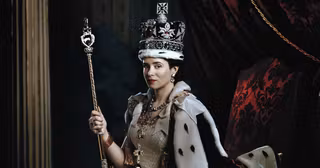 t-the-crown-julian-broad-ss