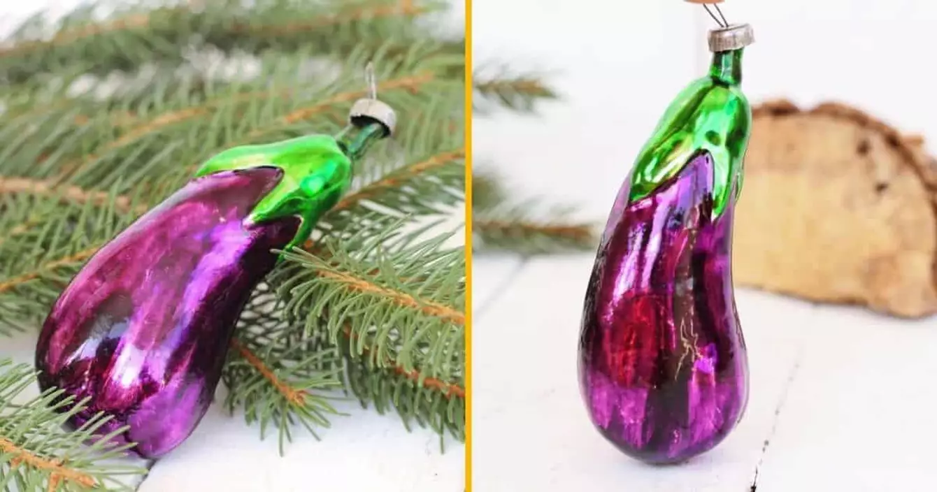 une-boule-de-noel-aubergine