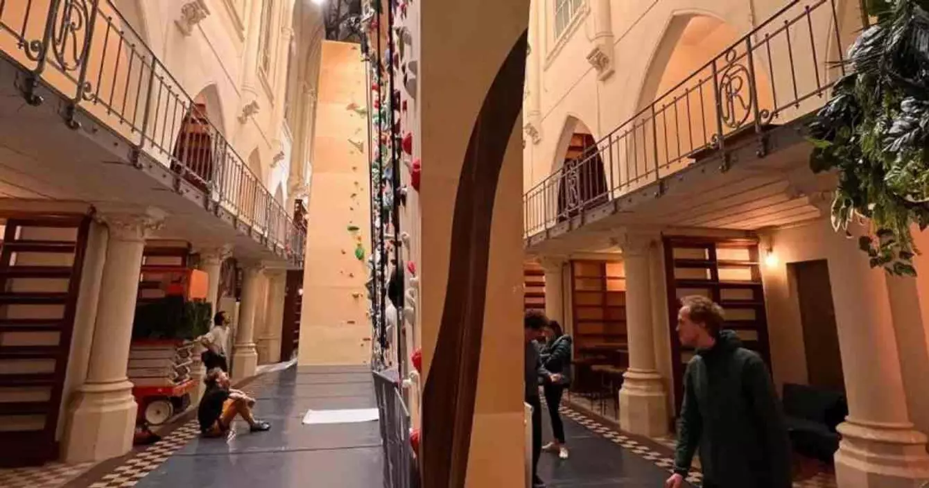 salle-escalade-ancienne-chapelle-paris