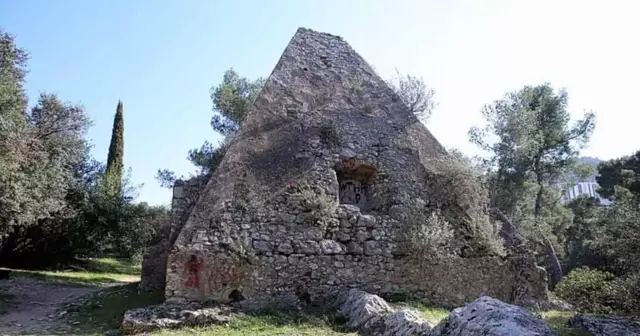 activite-redecouvrir-marseille-pyramide-roy-despagne
