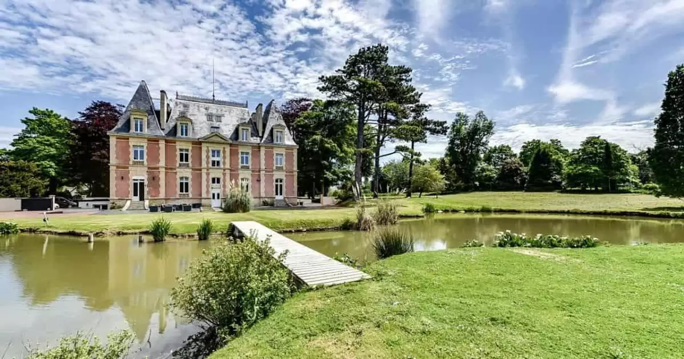 chateau-piscine-interieure-normandie