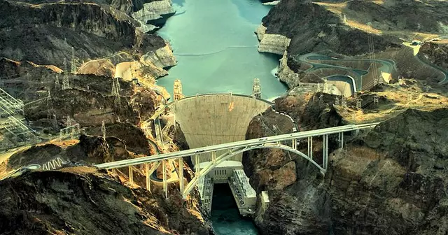 hoover_dam_14044773428