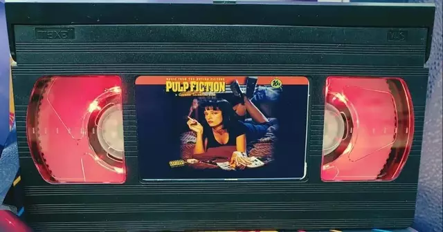 lampe-retro-pulp-fiction-vhs