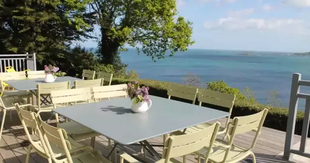 villa-personnes-plage-privee-bretagne