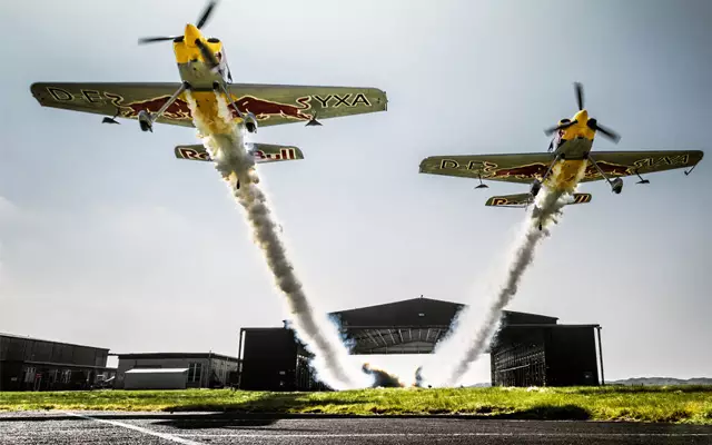 Red-Bull-Barnstorming