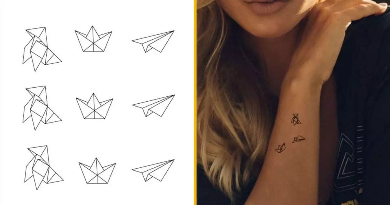 tatouage-origami-avion
