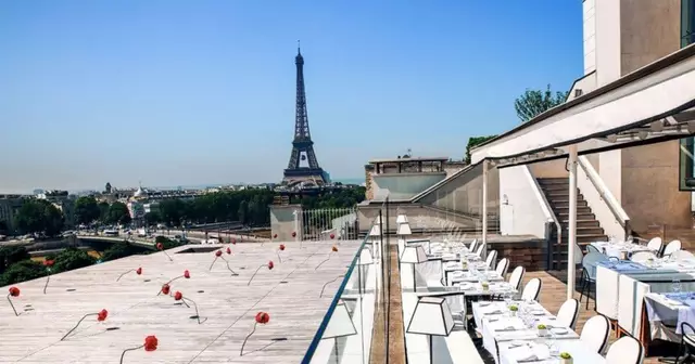 bar-rooftop-paris-maison-blanche
