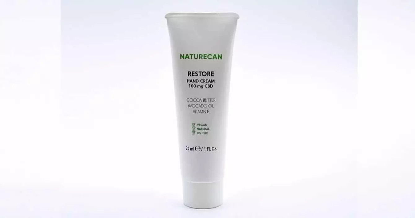 creme-reparatrice-main