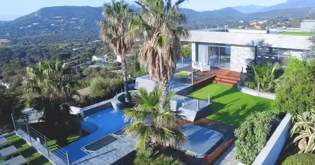 location-villa-corse-piscine-privee-vue-mer